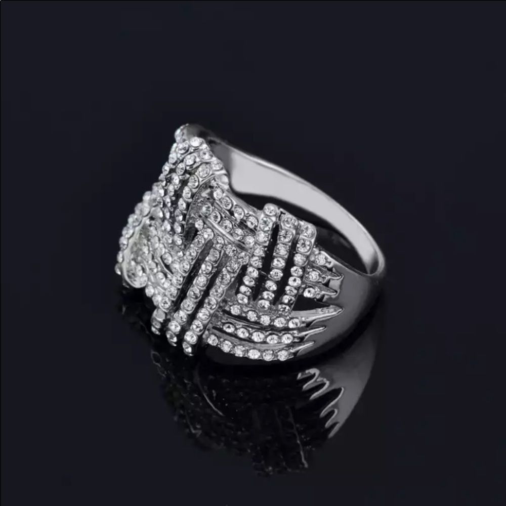 NWT Beautiful Cocktail Ring(size 10) - Picture 7 of 9